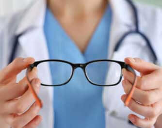 Oftalmólogo Clinica De Salud Ocular Puerta De America huelva